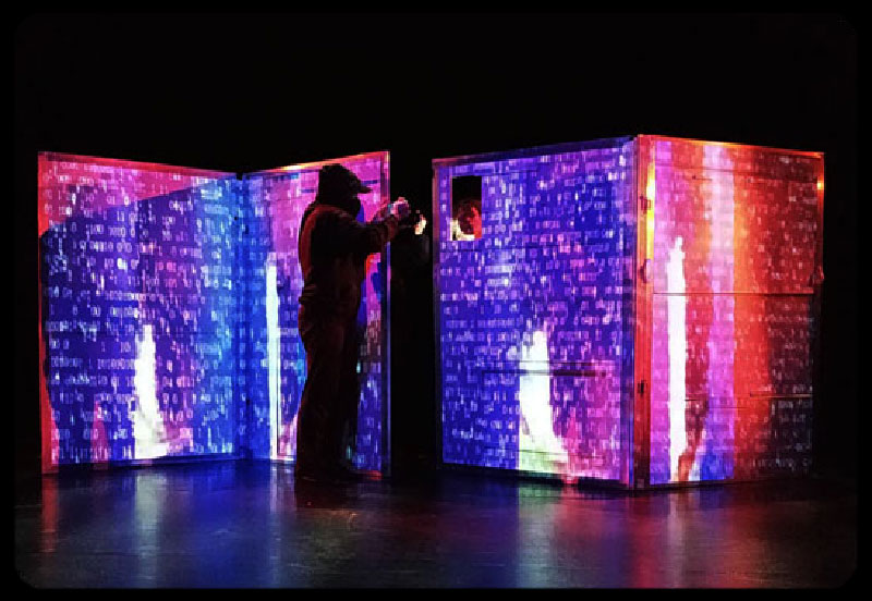 Spectacle Alice in the box —théâtre numérique - création lumière et scénographe numérique : Sébastien Sidaner.