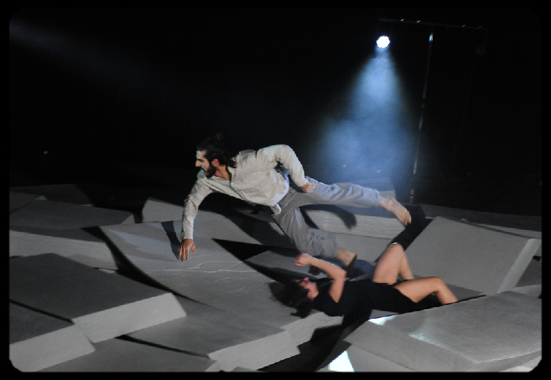 Performance À moitié nus dans la tempête présentée lors de Nuit Blanche