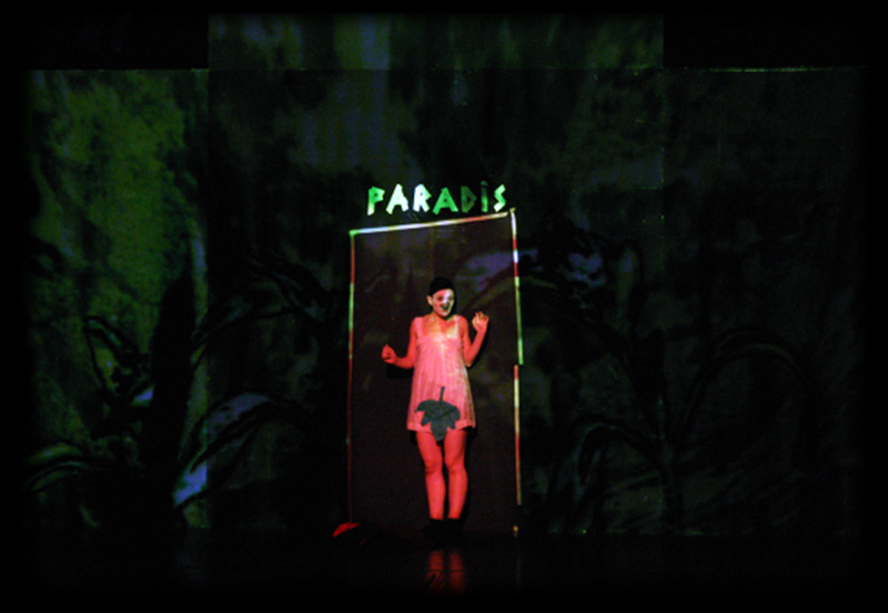 Lucie Valon dans PARADIS impressions, spectacle de Christophe Giordano avec création vidéo de Sébastien Sidaner.