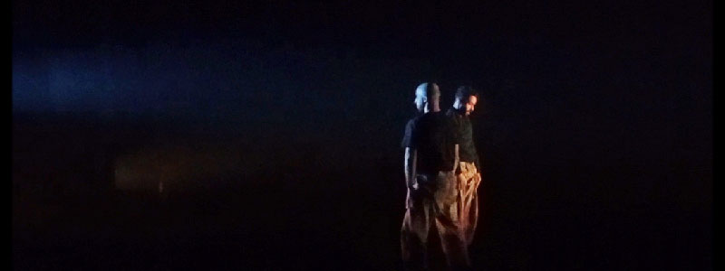 Ce qui nous relie, image de la création  lumière  de Sébastien Sidaner. Chorégraphie Faizal Zeghoudi, le figuier blanc, Argenteuil