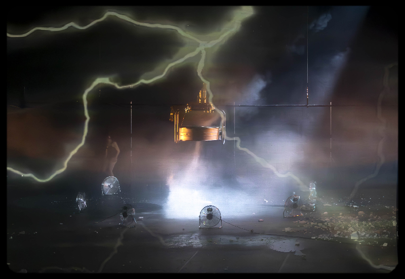 Technique de l’orage — création vidéo immersive et direction technique pour le théâtre contemporain par Sébastien Sidaner